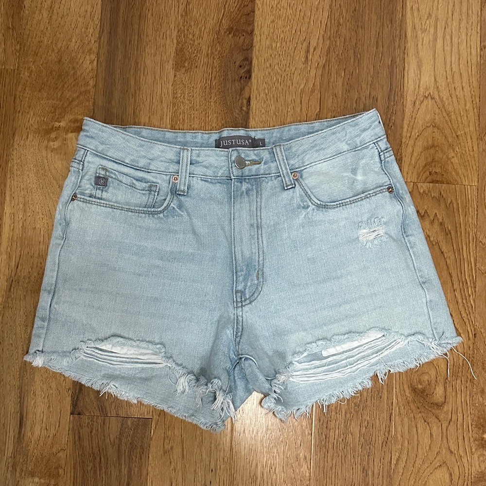 Light washed women’s loose fit shorts size large